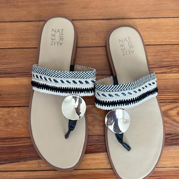 Naturalizer Frankie Black and Cream Woven Thong Sandals w/Gold Embellishment - Picture 3 of 9
